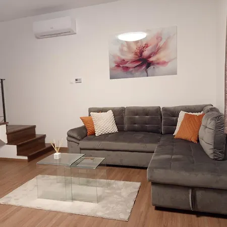 President Apartmanhaz - Nincs Szomszed - Egy Idoben,egy Tarsasag - Διαμέρισμα *