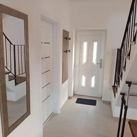 President Apartmanhaz - Nincs Szomszed - Egy Idoben,egy Tarsasag - * Bekescsaba