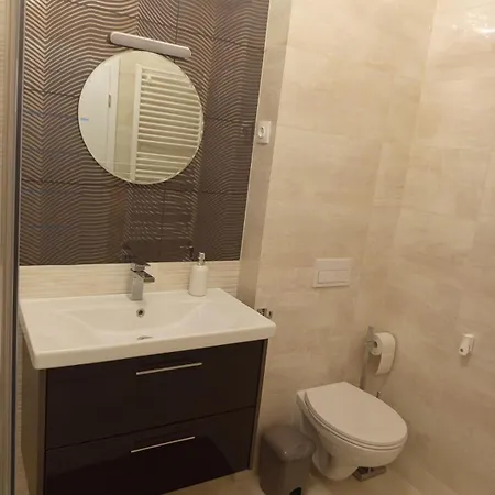President Apartmanhaz - Nincs Szomszed - Egy Idoben,egy Tarsasag - Διαμέρισμα *