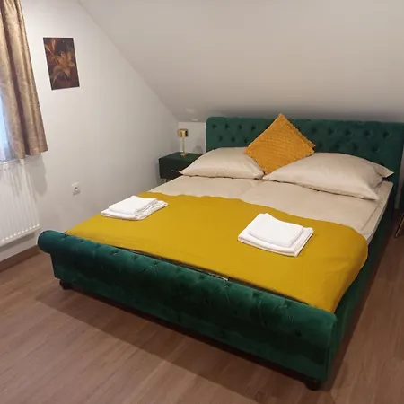 President Apartmanhaz - Nincs Szomszed - Egy Idoben,egy Tarsasag - Διαμέρισμα *