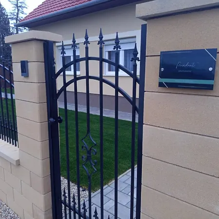 President Apartmanhaz - Nincs Szomszed - Egy Idoben,egy Tarsasag - Διαμέρισμα *